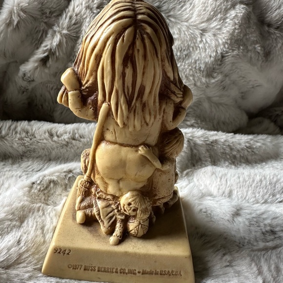 Antique mom figure  Must bundle! 3 for $10 or 4 for $15 etc - Picture 4 of 7